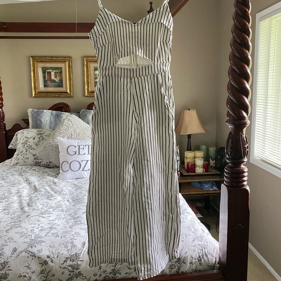 Fashion Nova Pants - Fashion Nova striped wide cropped leg jumpsuit, S